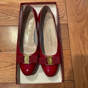 Salvatore Ferragamo Leather Pump shoes 5.5.